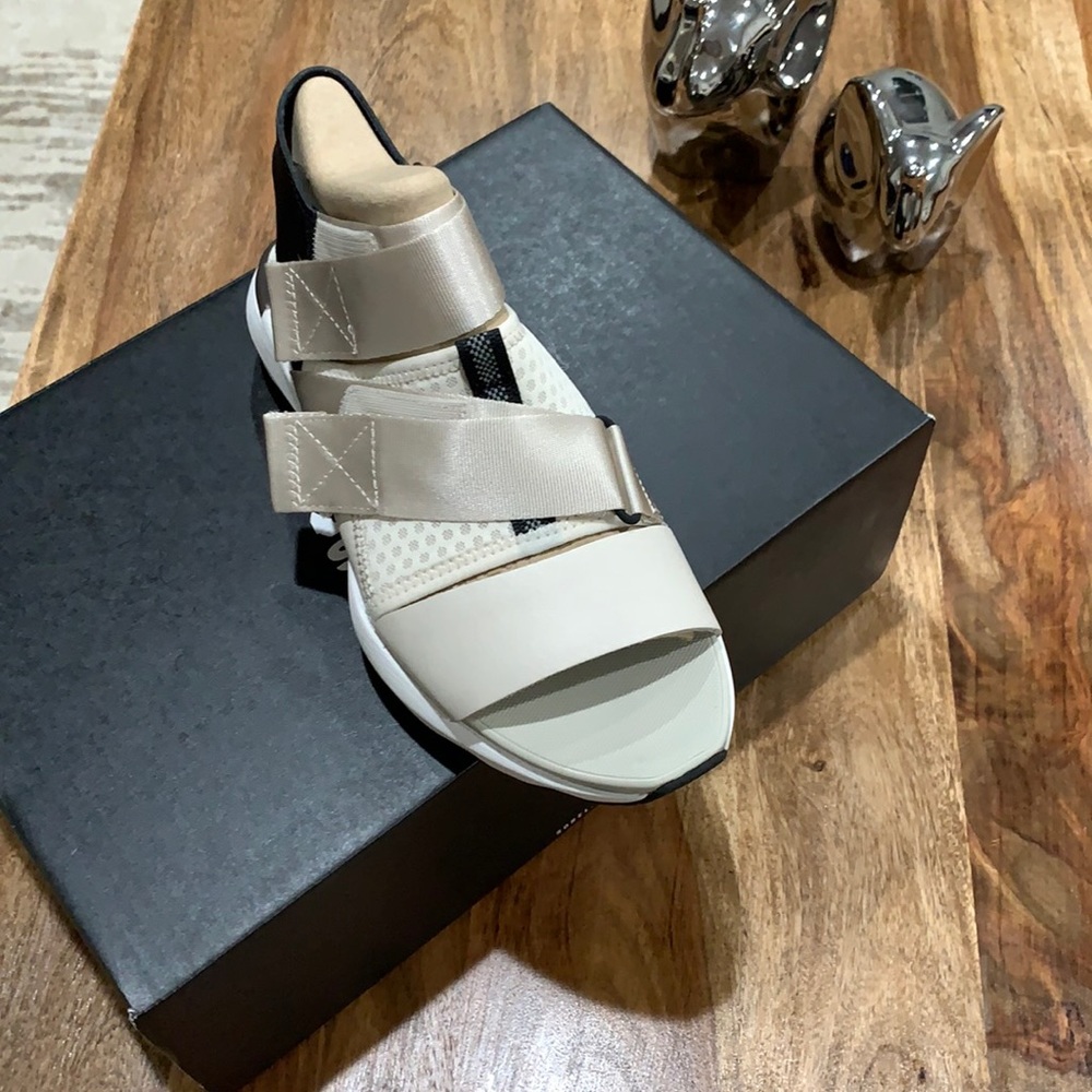 Brand New Sorel Kinetic Impact Sandal